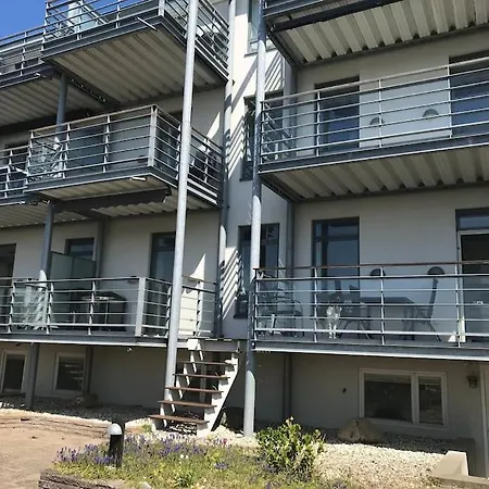 Hyggelig Lejlighed Med Havudsigt - Taet Pa